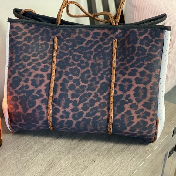 Brand NEW Georgia Neoprene Tote Bag & Clutch~ Brown & Cream Leopard 🧡 - Picture 2 of 12
